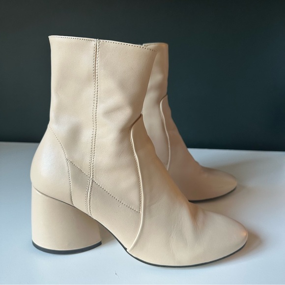 Intentionally blank boots - Picture 2 of 5